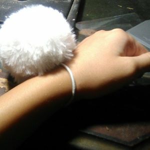 Cute pom pom hair tie